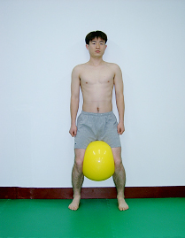 선 자세에서 공을 이용한 운동